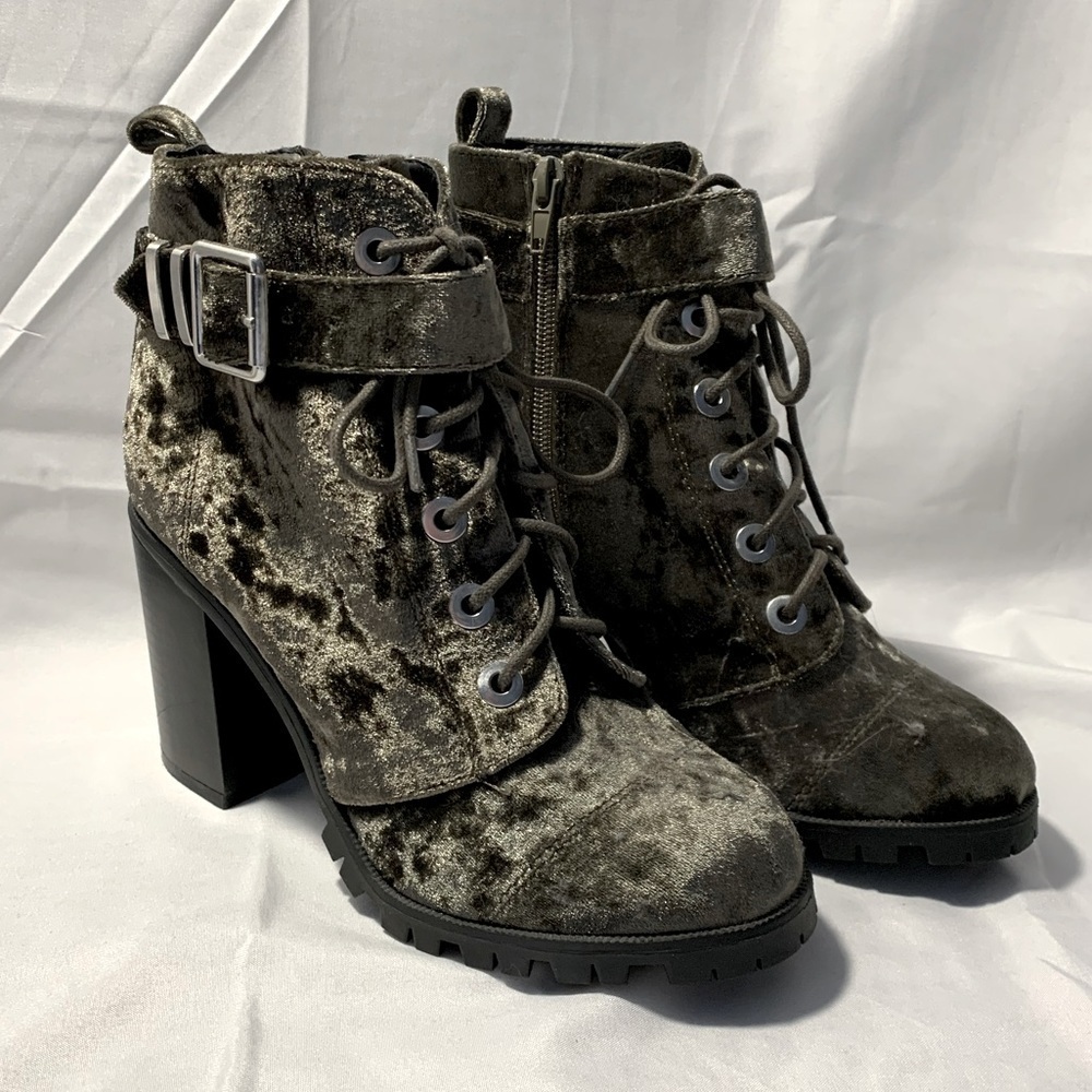 NWOT Qupid Steel Gray Velvet Heeled Booties